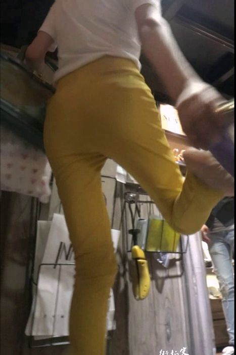 [街拍客视频]jx0014 黄色紧身裤大长腿美女买鞋