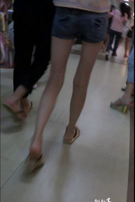 [街拍客视频]jx0302 牛仔热裤长腿美女的腿好直啊！