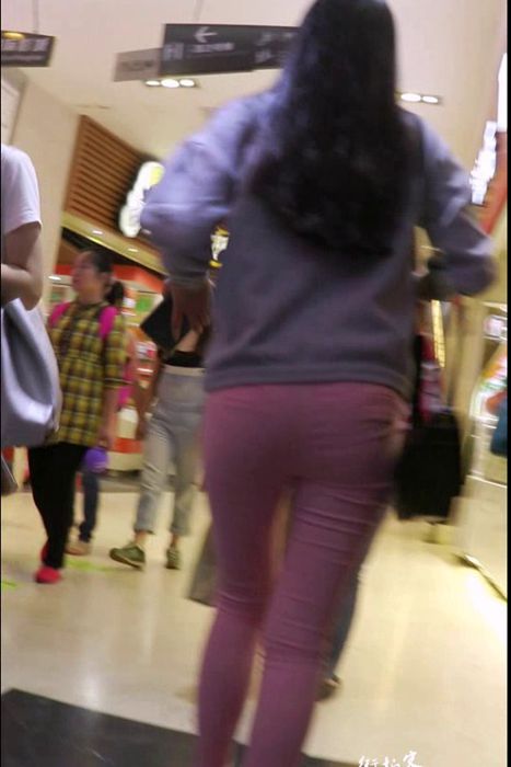 [街拍客视频]jx0303 粉色紧身裤下的翘臀