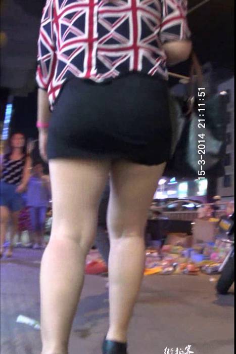 [街拍客视频]jx0388 丰满美臀少妇裙子太短了