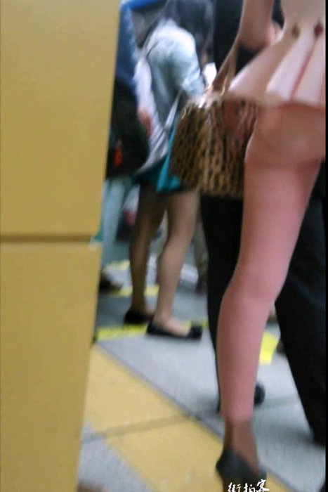 [街拍客视频]jx0400 地铁遇到的极品粉色紧身裤少妇
