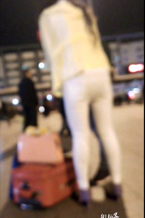 [街拍客视频]jx0494 火车站遇到的白裤美女