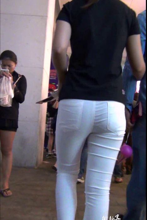 [街拍客视频]jx0576 超紧白裤美女内痕明显