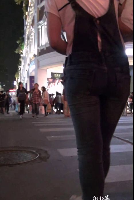 [街拍客视频]jx0579 牛仔吊带紧身裤漂亮美眉
