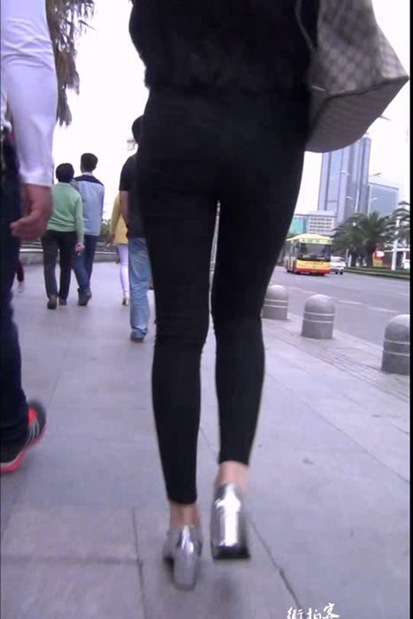 [街拍客视频]jx0597 黑色紧身裤性感小翘臀长腿美女