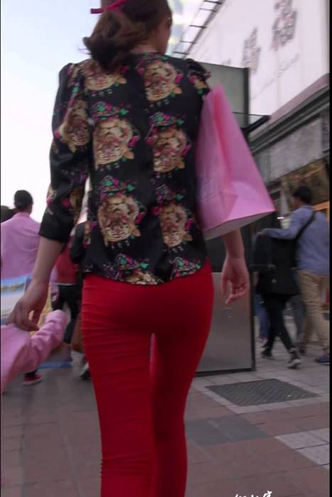 [街拍客视频]jx0676 红色紧身裤气质美少妇，身材太好了