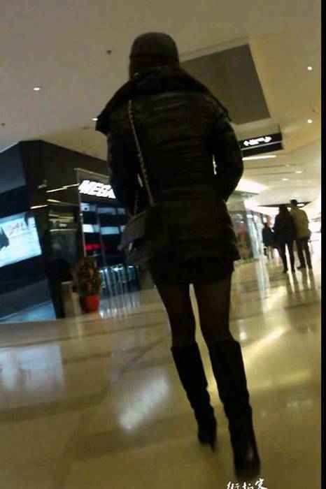 街拍视频00044超性感的长靴黑丝女人