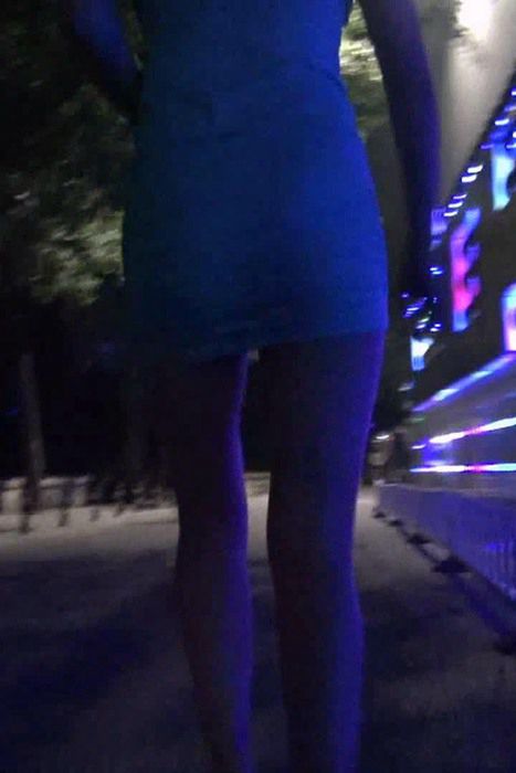 [街拍视频]00178身材超性感的高跟女人走出了夜店